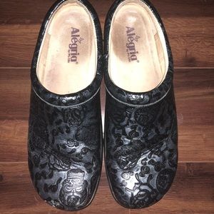 Alegria Clogs